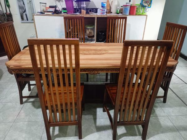 meja dan kursi makan